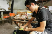 娱乐吃瓜酱男朋友打工,揭秘娱乐圈背后的辛酸与甜蜜